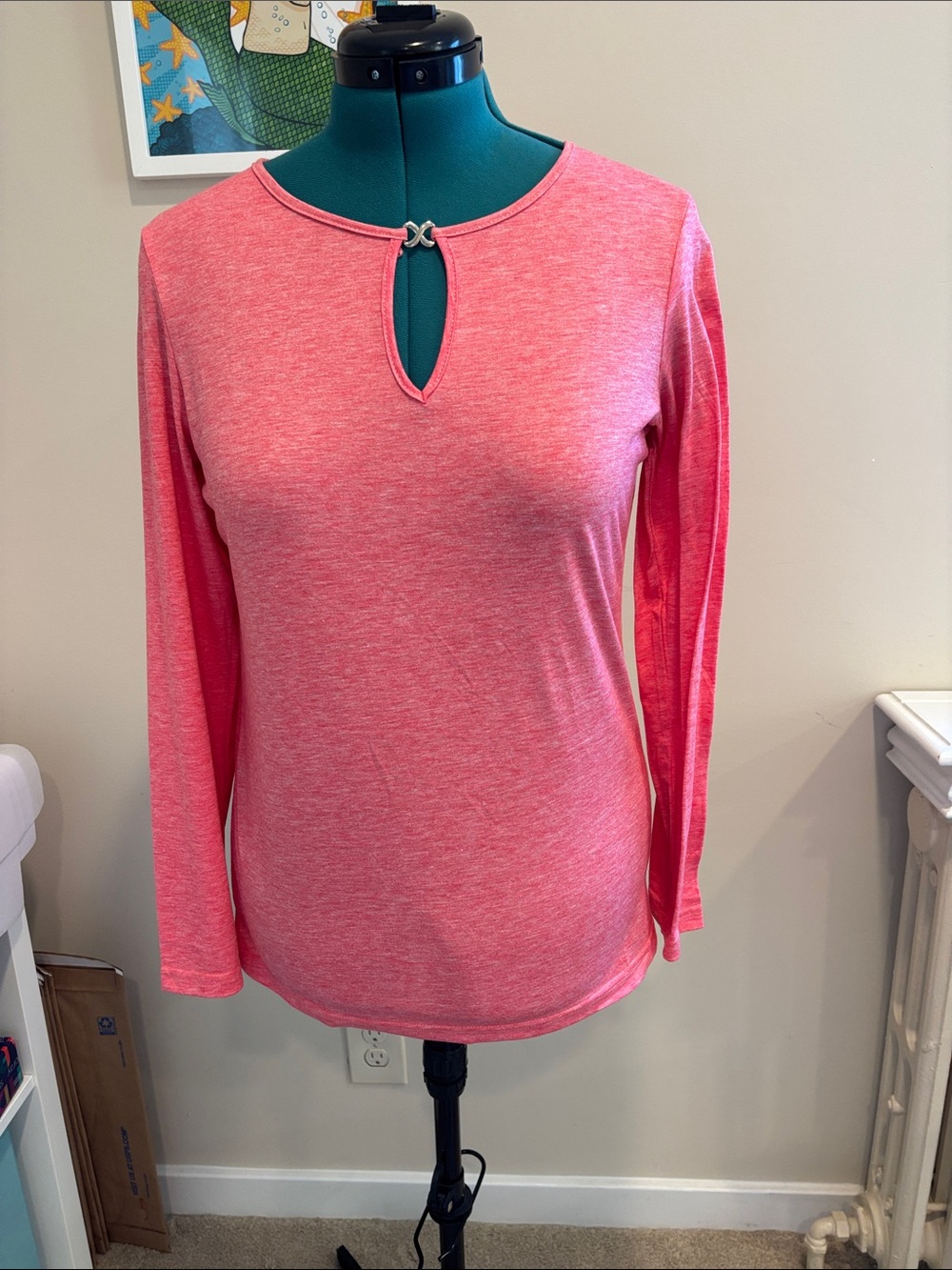 Women's Heather Pink Long-Sleeve Keyhole Tee with Decorative Clasp